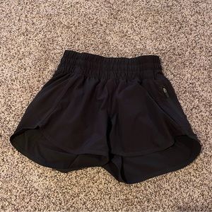 Lululemon Tracker shorts in black size 2